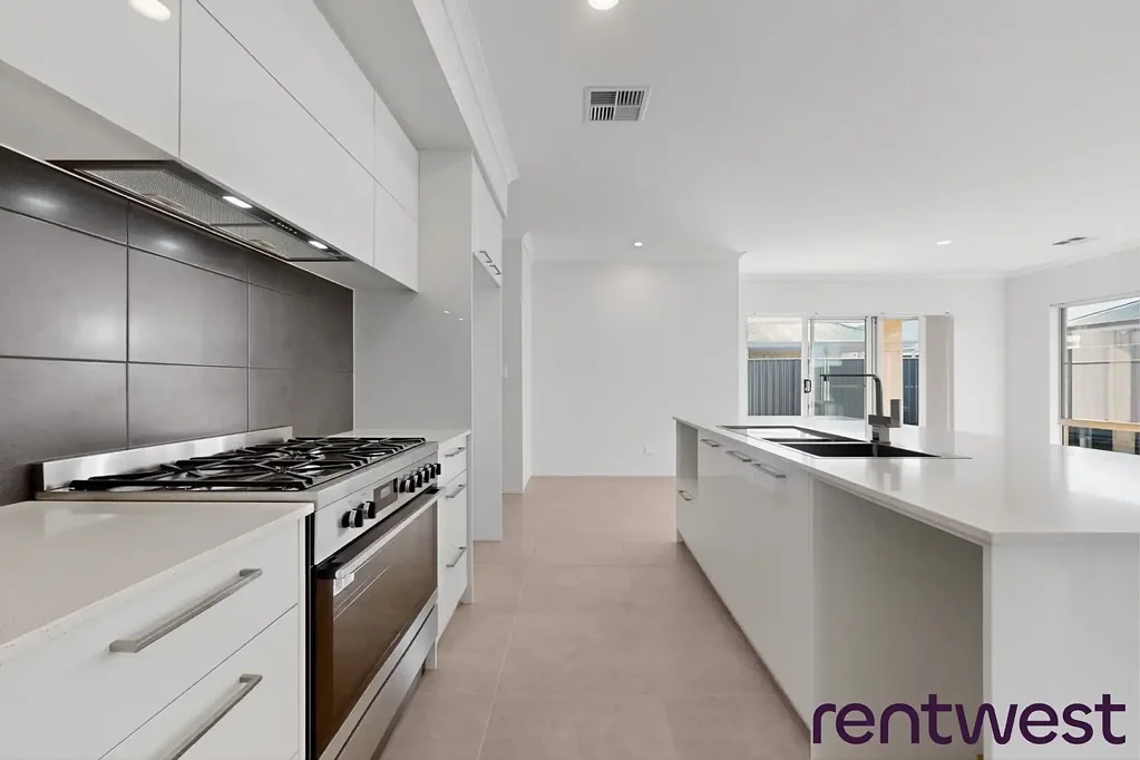 Spacious 5-Bedroom Family Home in Baldivis – Brand New!