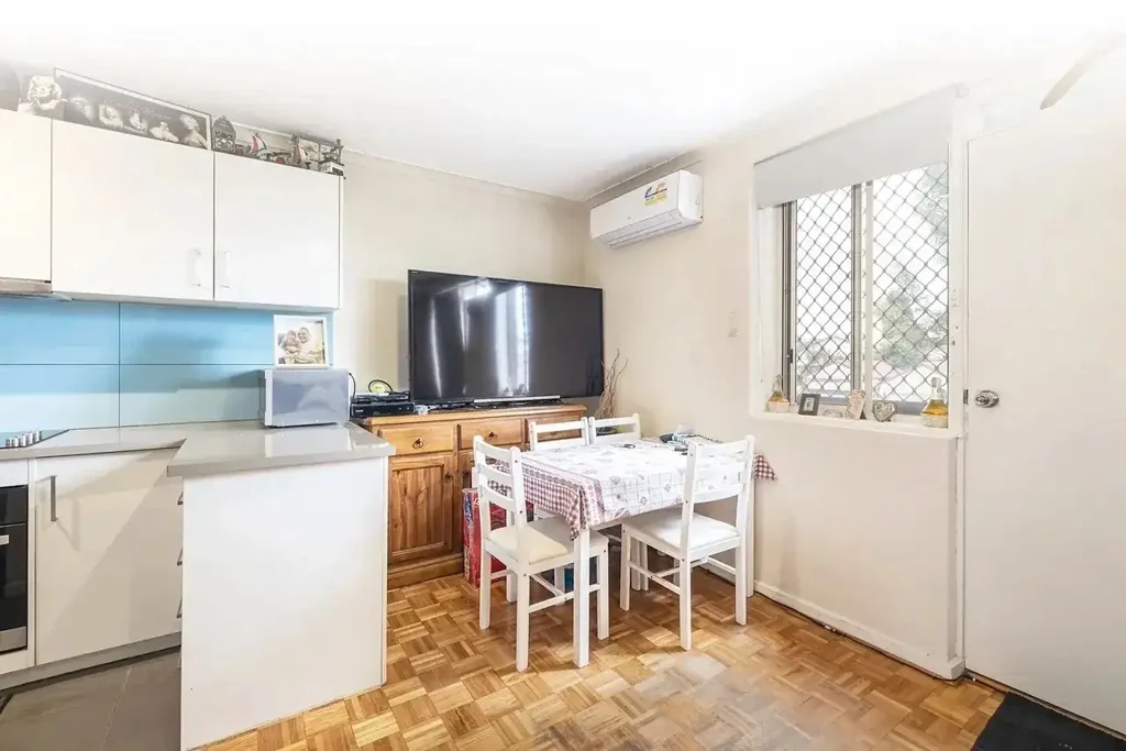 Bright & Sunny One-Bedroom Apartment in the Heart of Coburg
