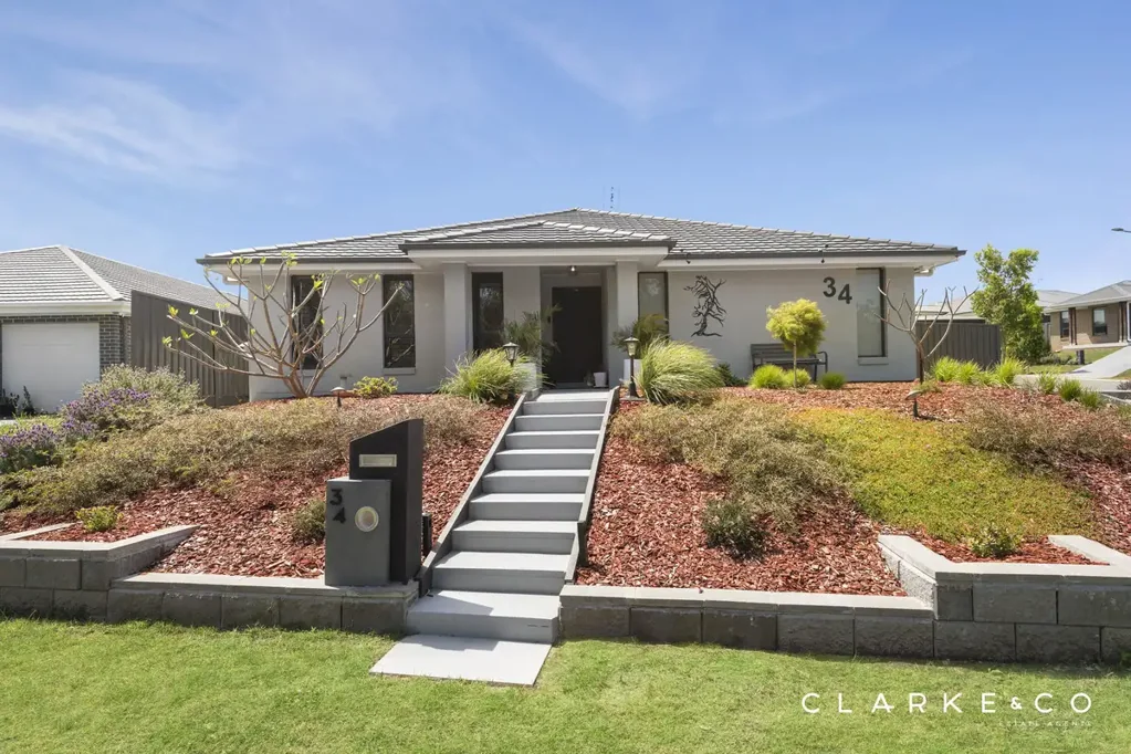 Thornton 4 Slaapkamer A STYLISH FAMILY HOME IN A DESIRABLE THORNTON LOCATION!