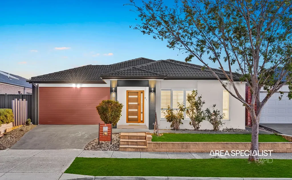 Clyde North 4chambre Brief: Expansive Family Home with Three Living Zones, Butler’s Pantry & Effortless Low-Maintenance Living!