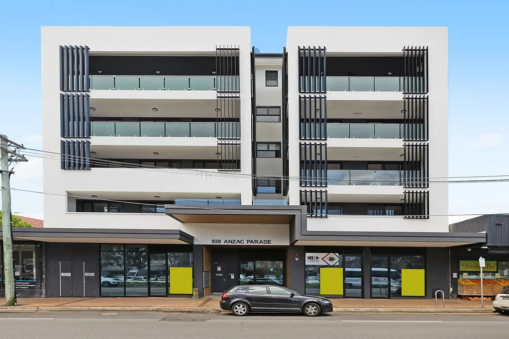 MODERN TWO-BEDROOM, TWO-BATHROOM APARTMENT