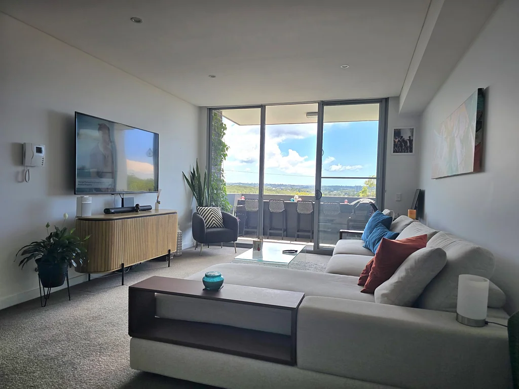 Gladesville 1 Bedroom Modern oversized 1 bed Apartment with amazing views!