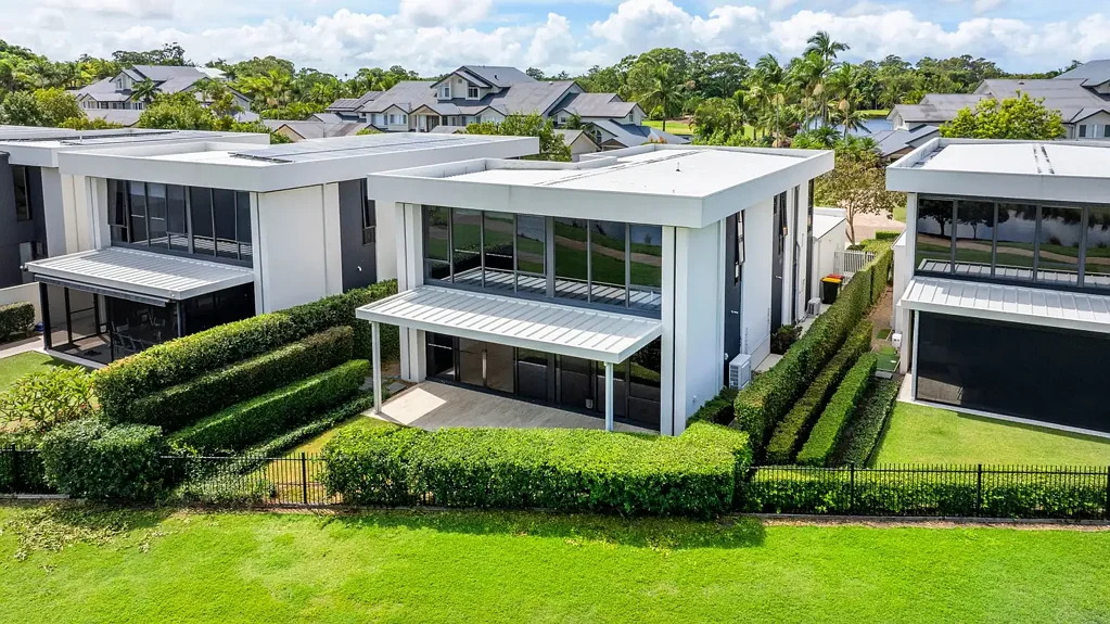 Hope Island 3 Bedroom Overseas seller needs an urgent sale! Submit all offers!