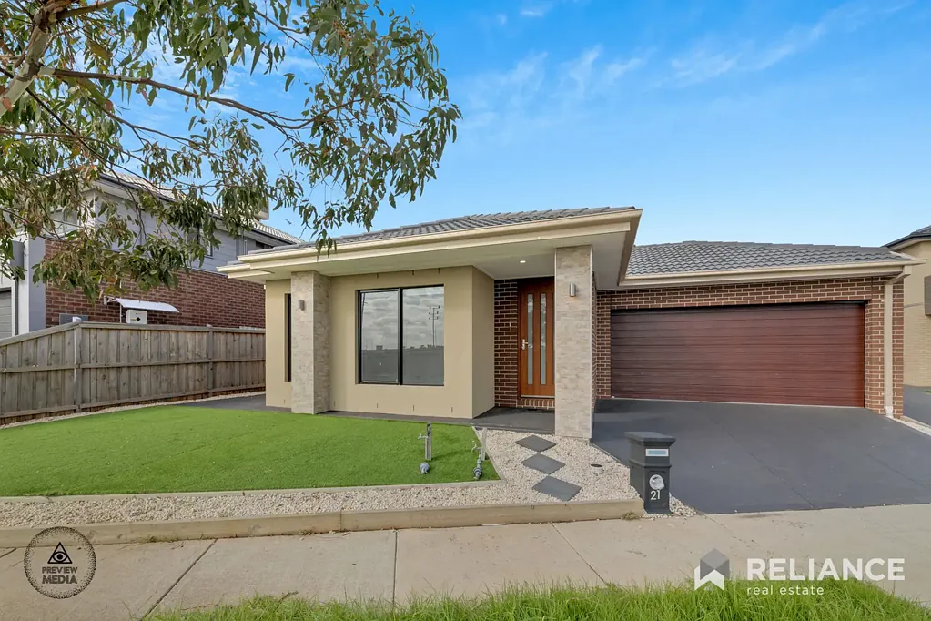 Well-Appointed 4BR Home in a Well-Connected Tarneit Pocket!