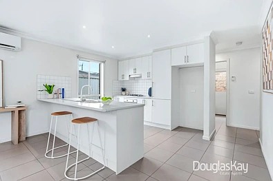 2/6 Farnsworth Street, Sunshine, VIC 3020, 2房, 1浴, Unit