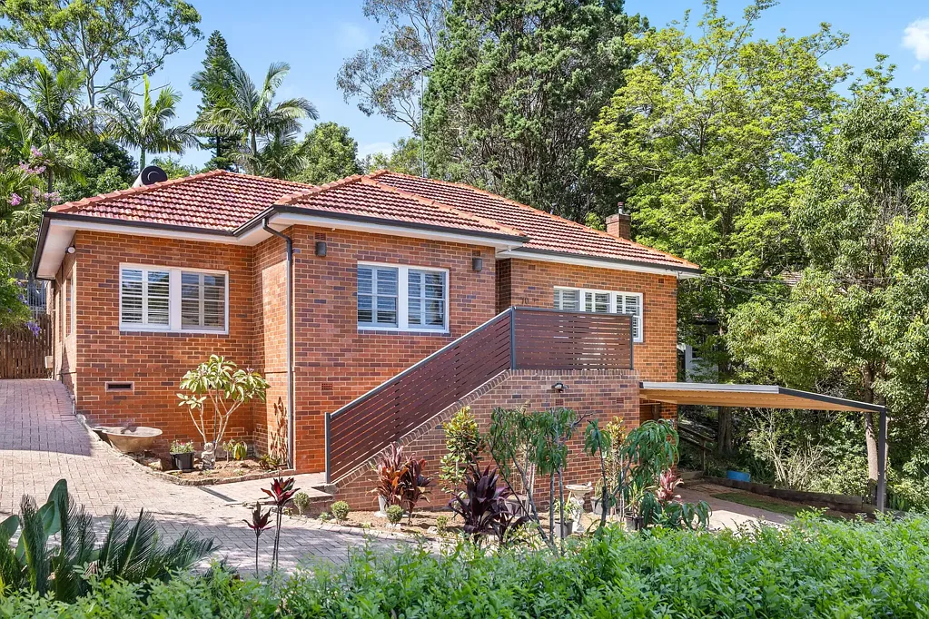 Lindfield 4कमरा Elegant Full-Brick Family Haven Offering Space, Light and Lifestyle