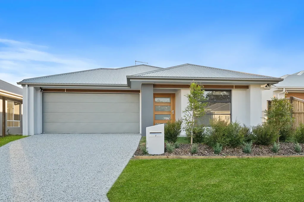 *APPROVED APPLICATION * | Stylish New Build in Jimboomba Village - Ready to Move In!