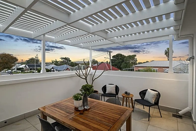 Mayfield 2chambre Nest or Invest in this Significantly Upgraded Apartment