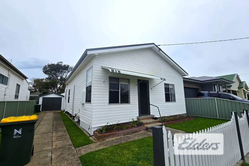 POPULAR SUBURB GREAT HOME