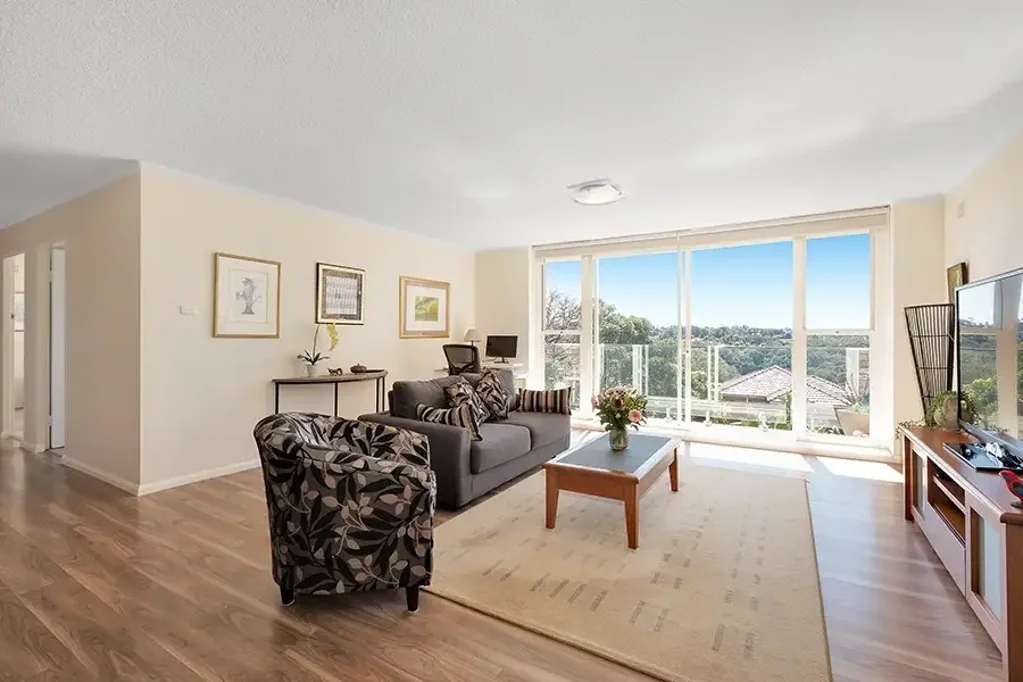 Light Filled, North Facing with District and Harbour Views