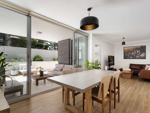 Mascot 2 Bedroom Superb upgraded apartment set for absolute convenience 143sqm on title