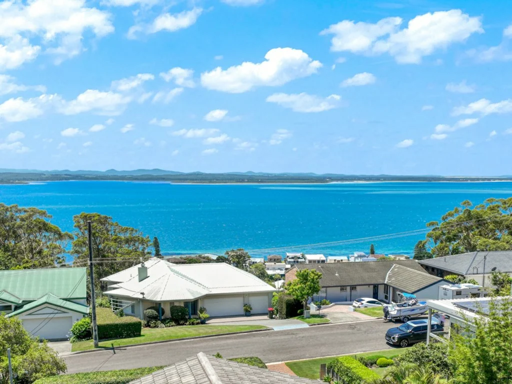 Corlette 4房  Grand Home with Stunning Views