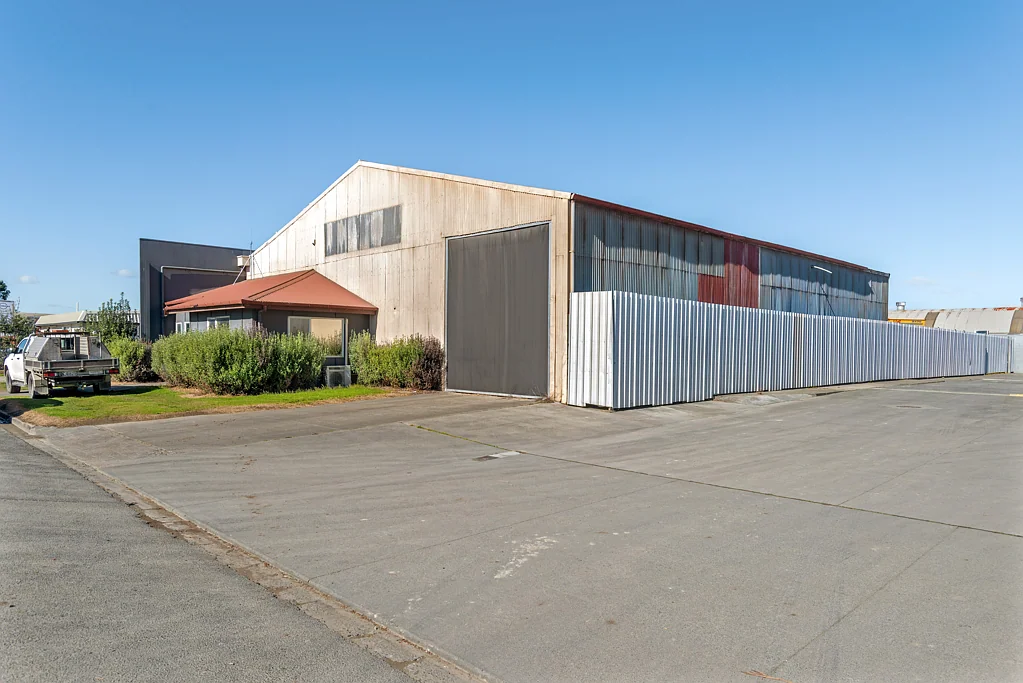 Awapuni Industrial workshop and yard for lease