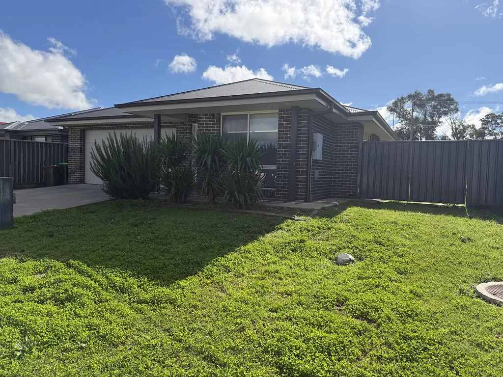 27 Hindmarsh Esplanade, Dubbo, NSW 2830