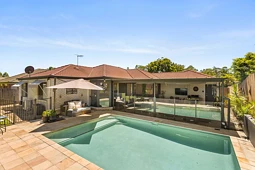 10 Kirralee Crescent, Upper Kedron