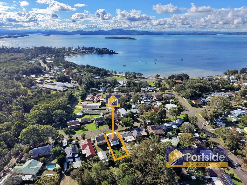 Tanilba Bay 4房  Spacious family home in superb location