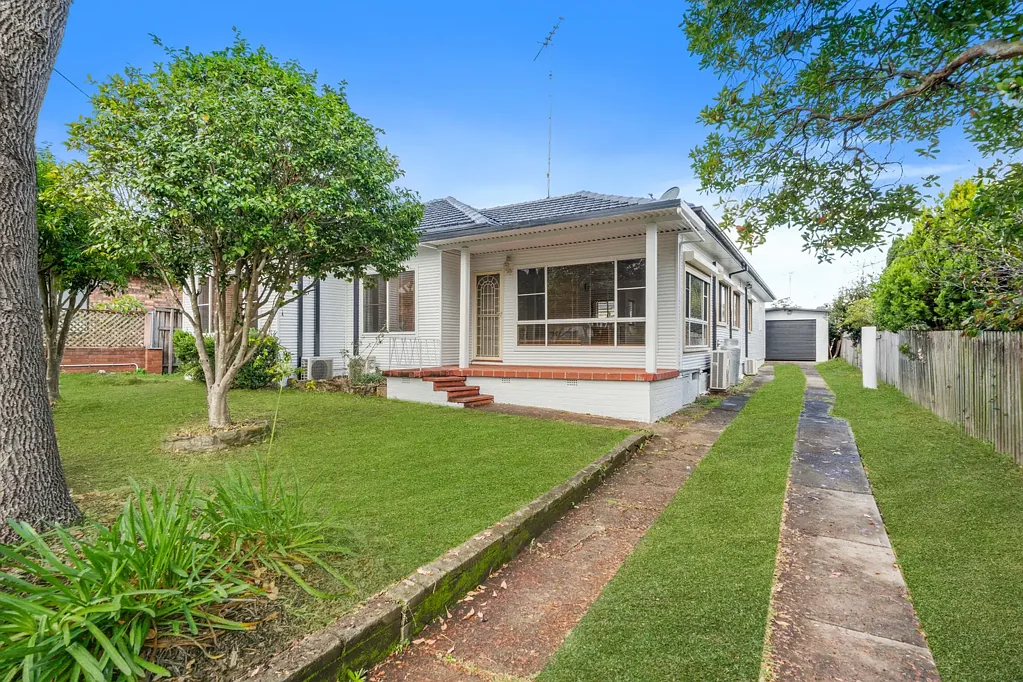 Kellyville 4chambre The Perfect Family Entertainer with Multiple Living Zones & Pool