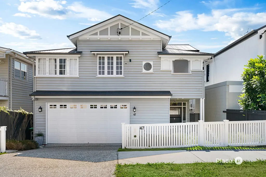 Camp Hill 4ห้องนอน Architectural Elegance Meets Effortless Living in the Heart of Camp Hill