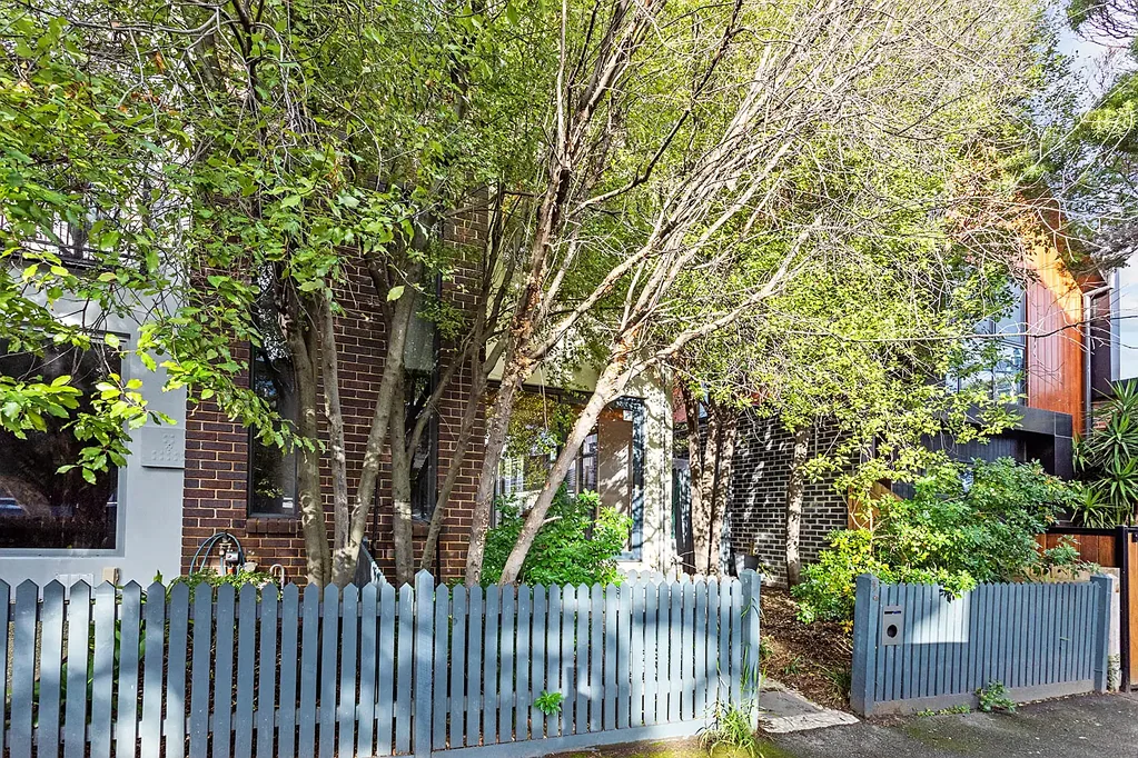 Trendy inner city living surrounded with hotspots!
