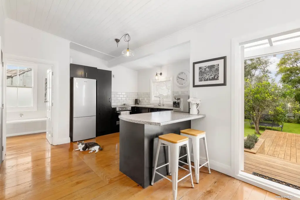 Waiuku 3chambre Charming Character Villa with Modern Upgrades ...