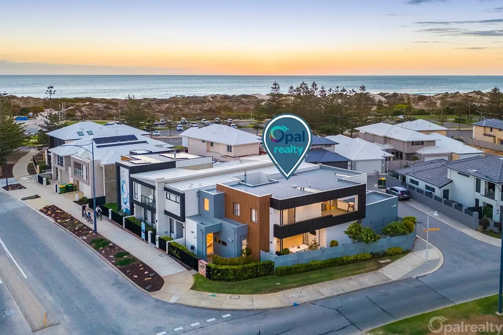 Secret Harbour 3 Bedroom Contemporary coastal elegance in a premier beachside setting