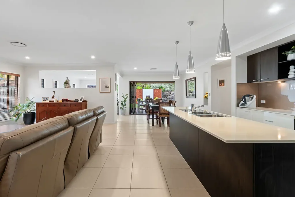 Pacific Pines 4房  Streamlined contemporary living and entertaining
