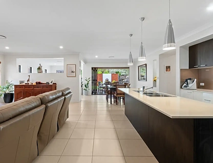 18 Faraday Crescent, Pacific Pines, QLD 4211, 4房, 2浴, House
