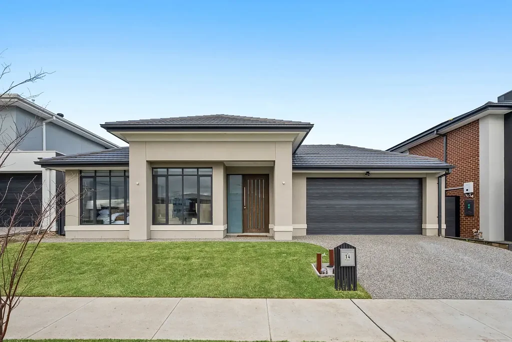 Clyde North 4બેડરૂમ A Custom-Built Standout in Berwick Waters