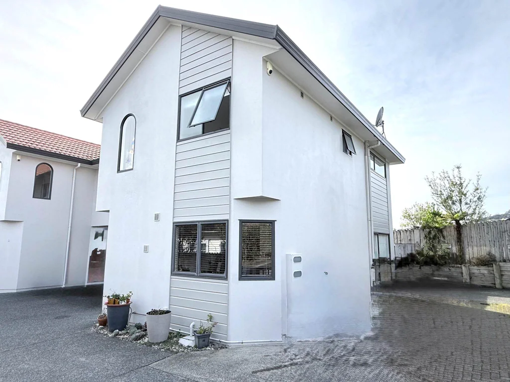 Bright & Sunny 3-Bedroom Duplex Townhouse with...