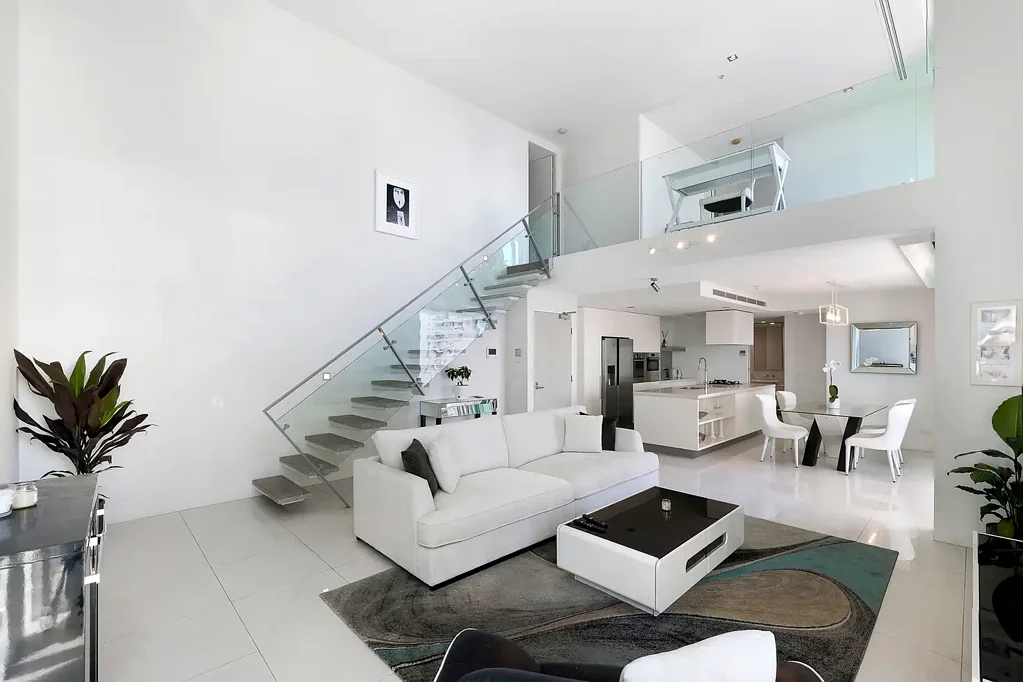 Main Beach 2Kwarto Stunning Manhattan-Style Sky Home with Magnificent Ocean & District Views