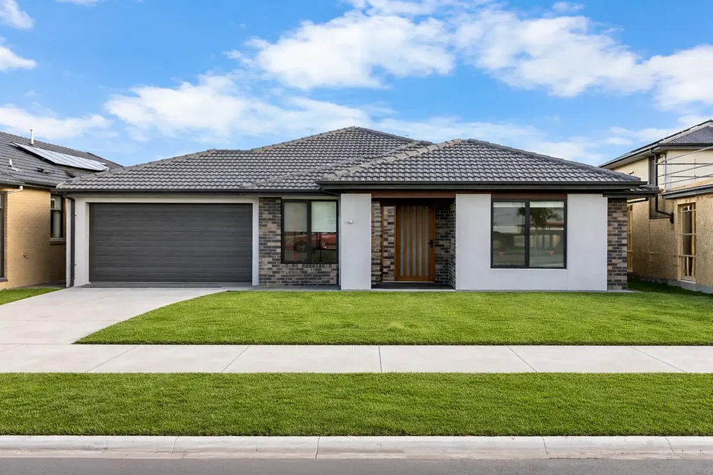 SUN POWERED MODERN LIVING