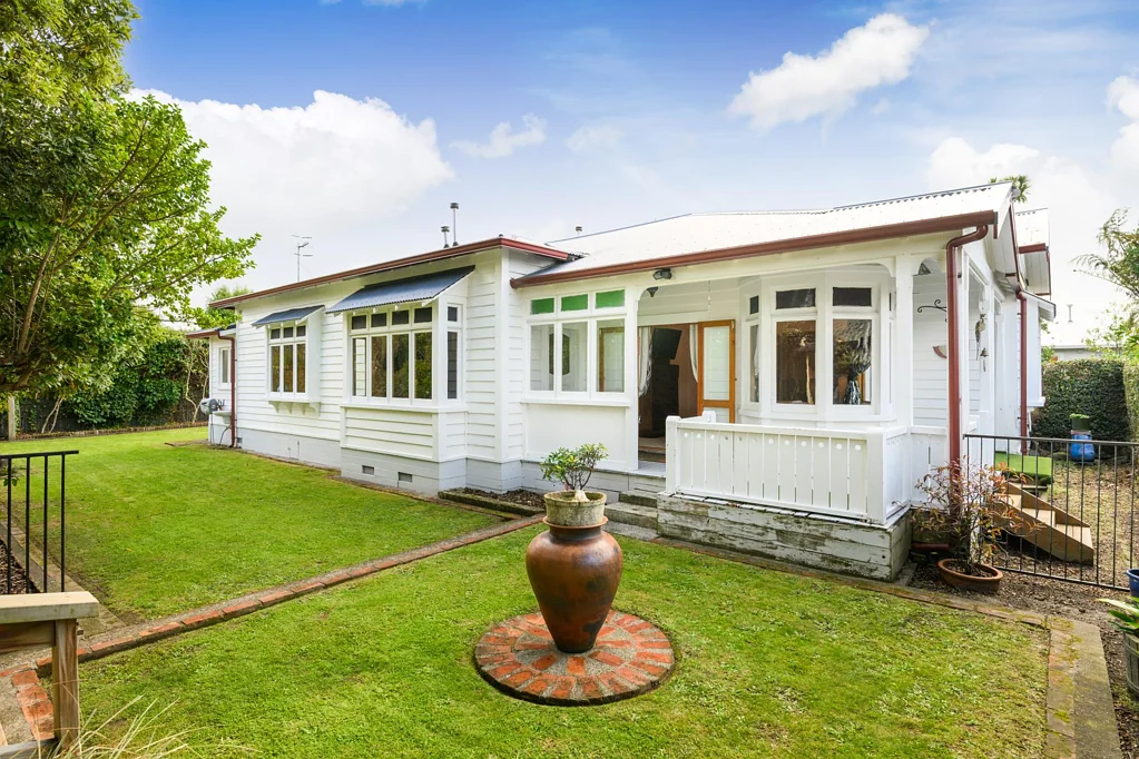 Awapuni 4chambre Grand Character, Prime Riverdale, 1090m2 section!