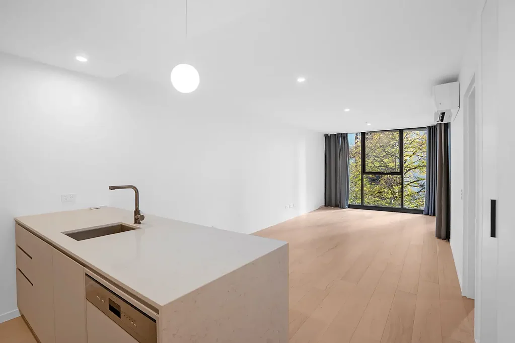 Metropol - Exceptional One Bedroom Luxury Apartment at City Center!