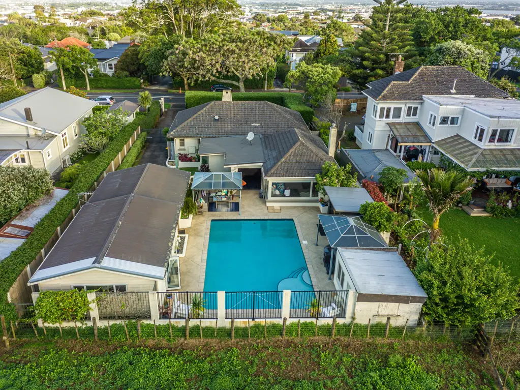One Tree Hill 3 Bedroom Parkside Delight - Leasehold