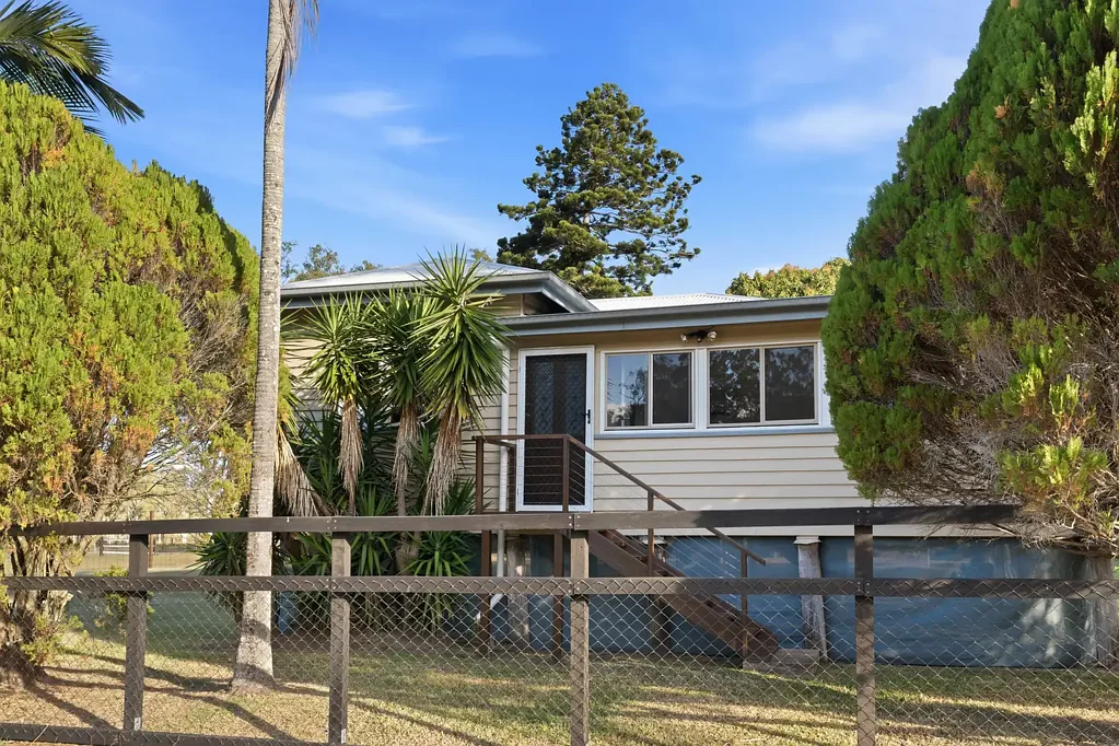 Mount Chalmers 4房  Escape to Mount Chalmers – Character Home on 2.77 Acres