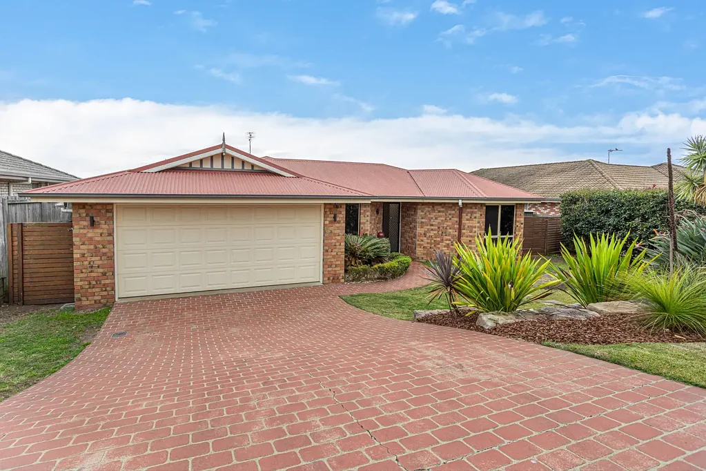 Glenvale 4Moenga Stunning Family Home in Glenvale!