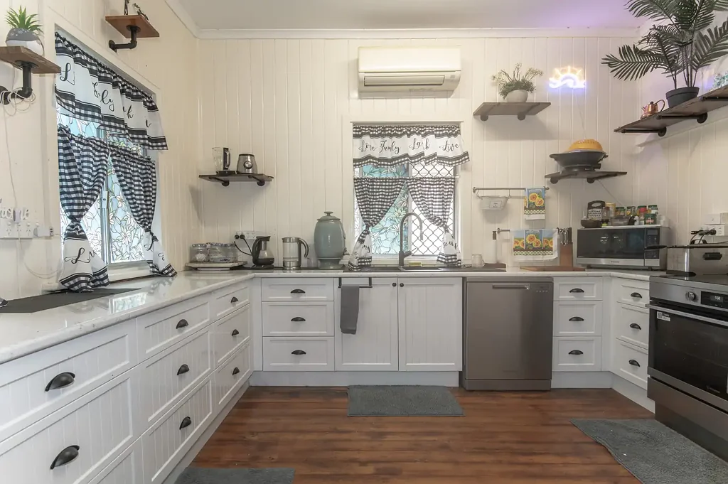 Biloela 3 Bedroom Old Queenslander Charm