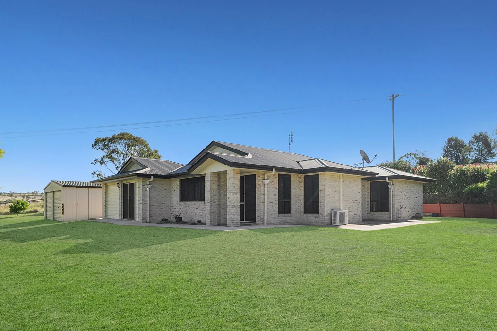 Sprawling acreage with lawn maintenance included!