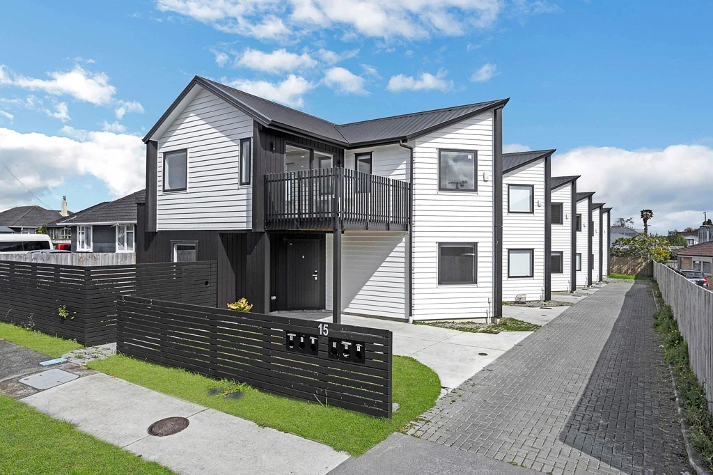 Papakura 3Zimmer Road-Frontage; Modern & Sunny; No BodyCorp Fees
