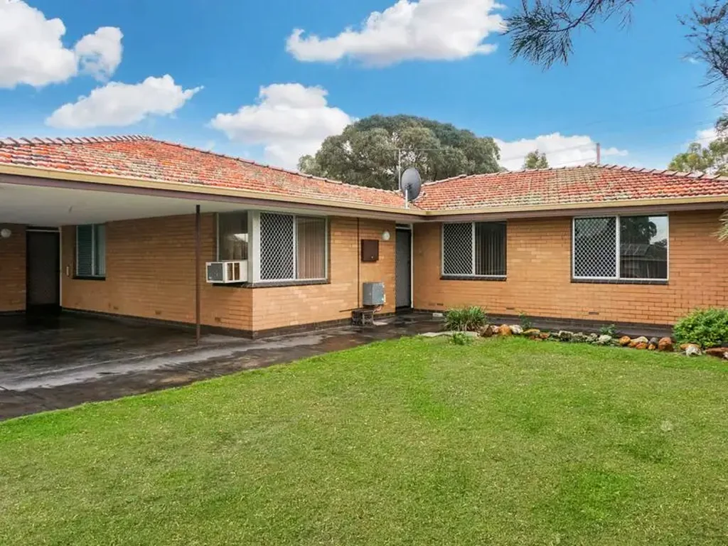 3 x 1 Duplex - Great Location!