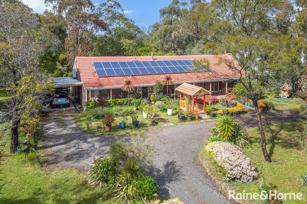 Gisborne 5 Slaapkamer Lifestyle Acreage on 10.8 Acres - Space, Views & Melbourne-Side Location