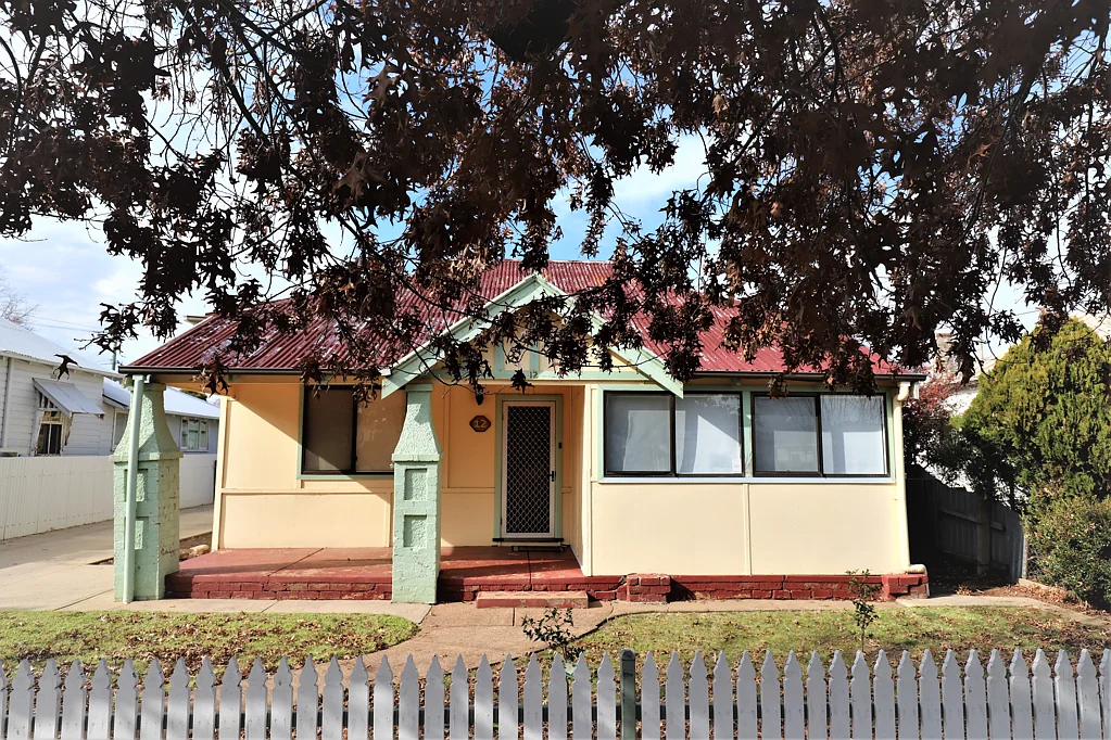 Cootamundra 3कमरा Spacious Home, Small Yard