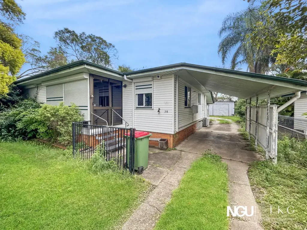 38 Robertson Road, Eastern Heights, QLD 4305