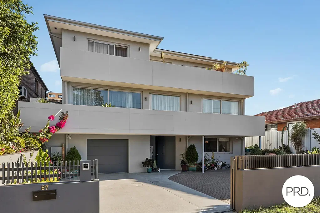 Maroubra 6房 中心地段多代同堂宅 现代设计灵活布局 全宽露台设备齐全 豪华卧室独立卫浴 电梯洗衣房四车位 Architectural Brilliance Designed for Flexible Living