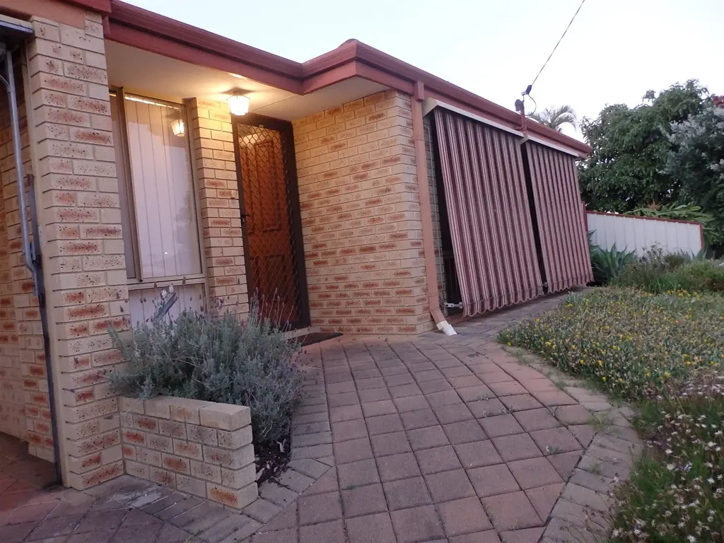 House 4x2 low maintenance 6.5 km from Perth CBD