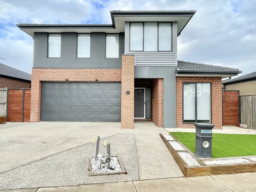 Modern Double-Storey Family Home with Space, Style and Comfort