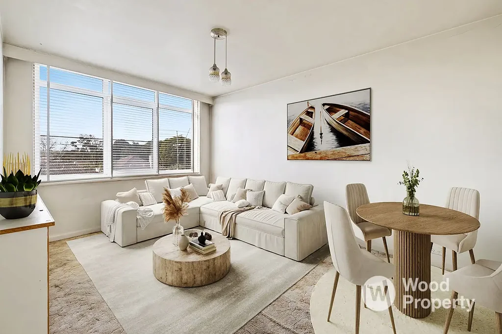 Malvern East 1 Bedroom Peaceful First Floor Living with Elevated Easterly Views