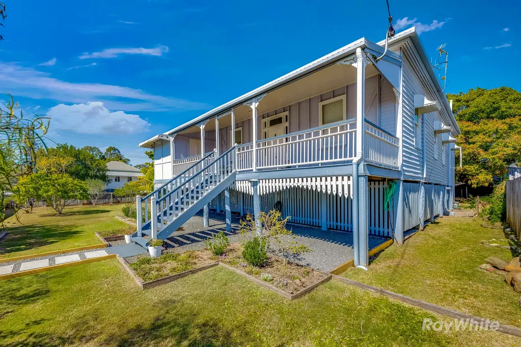 Bundaberg South 4બેડરૂમ CLASSIC QUEENSLANDER ELEGANCE ON A RARE 1093SQM BLOCK