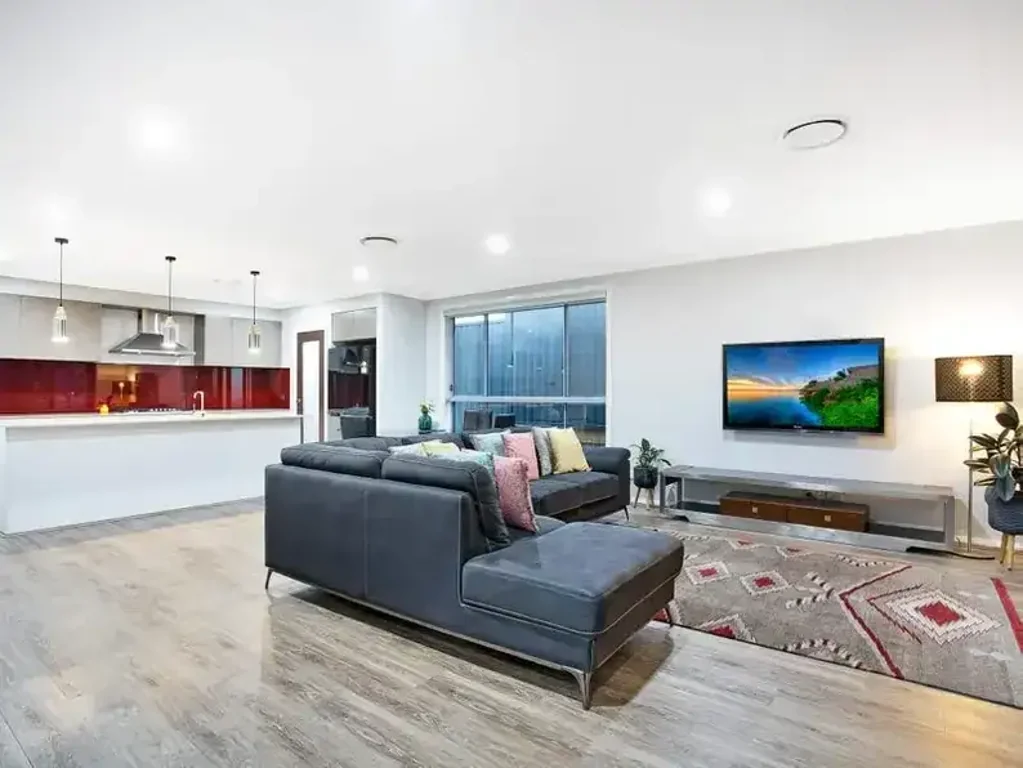 Modern 4 bedroom 2 bath House is now available