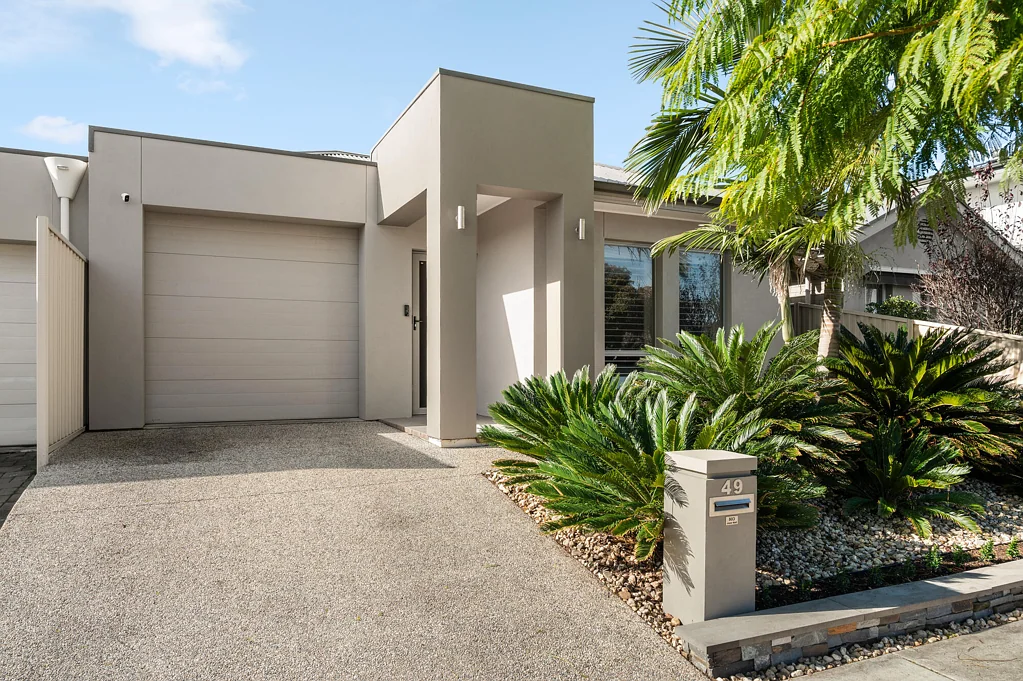 Royal Park 3房  Coastal Convenience Meets Modern Living